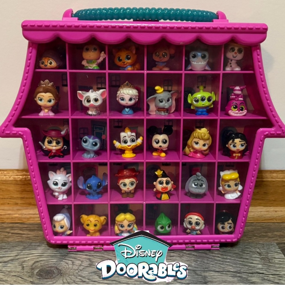 85+ Disney Doorables and Travel Case